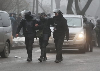 Καζακστάν: Χάος στη χώρα λόγω αύξησης στην τιμή του φυσικού αερίου [pics, vid]