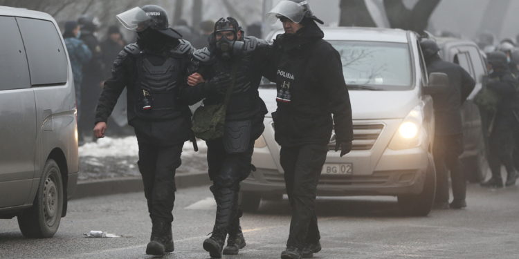 Καζακστάν: Χάος στη χώρα λόγω αύξησης στην τιμή του φυσικού αερίου [pics, vid]