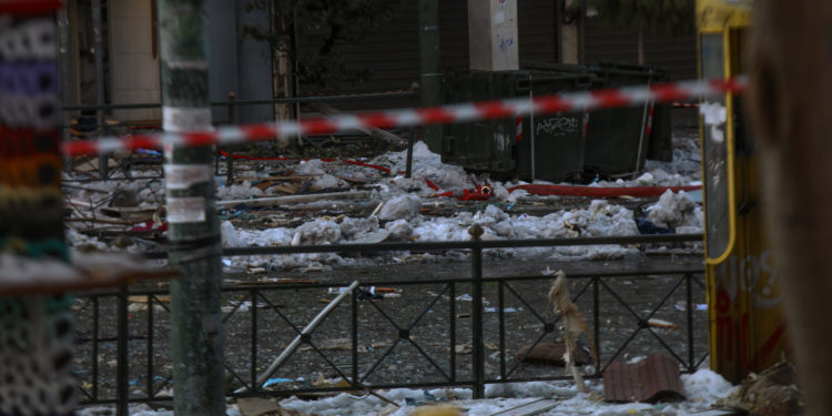 Έκρηξη στη Συγγρού: Ένας σοβαρά τραυματίας – Ζημιές σε απόσταση 200 μέτρων – Διαρροή αερίου η αιτία;