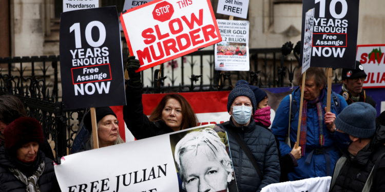 Τζουλιάν Ασάνζ