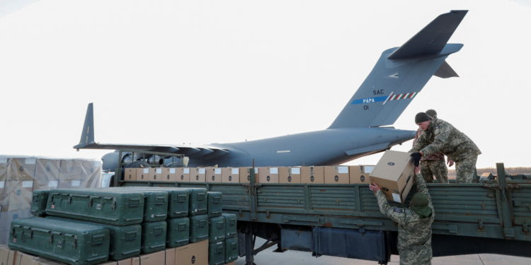 «Φορτώνεται» με Stinger η Ουκρανία: Παρέλαβε πλήθος αντιαεροπορικών βλημάτων [pics]