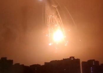 Πόλεμος στην Ουκρανία: Κατερρίφθη αεροσκάφος ή ρωσικός πύραυλος cruise πάνω από το Κίεβο [vid]