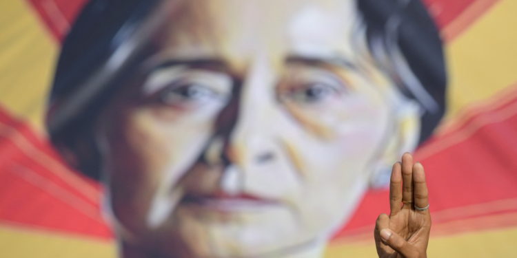 Μιανμάρ: Σιωπηλή απεργία «νεκρώνει» τη χώρα στην επέτειο του πραξικοπήματος