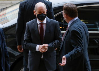 Όλαφ Σολτς: Ζητά «άμεσες κινήσεις αποκλιμάκωσης» από τη Μόσχα