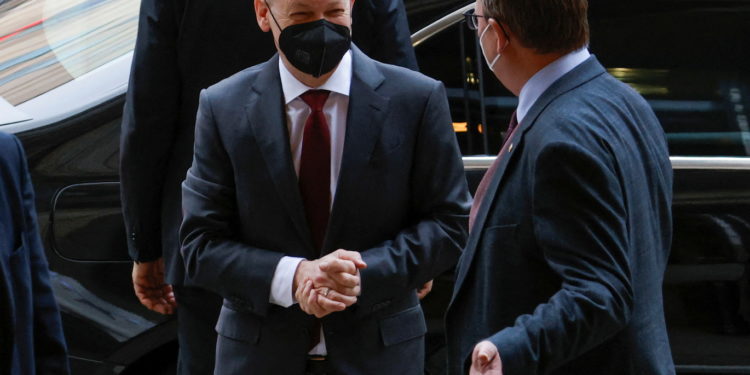 Όλαφ Σολτς: Ζητά «άμεσες κινήσεις αποκλιμάκωσης» από τη Μόσχα