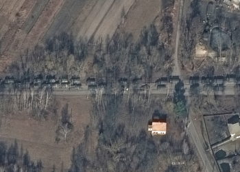 Ουκρανία: Υπό πολιορκία Κίεβο και Χάρκοβο – Στρατιωτικές ενισχύσεις στέλνει η Ρωσία