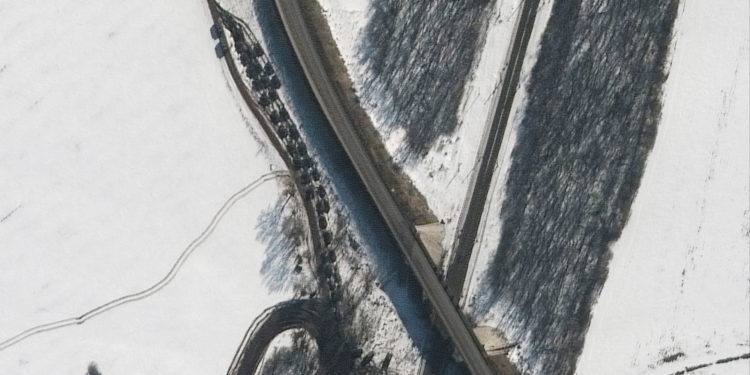 Maxar: Δορυφορικές εικόνες «δείχνουν» νέες κινήσεις ρωσικών δυνάμεων