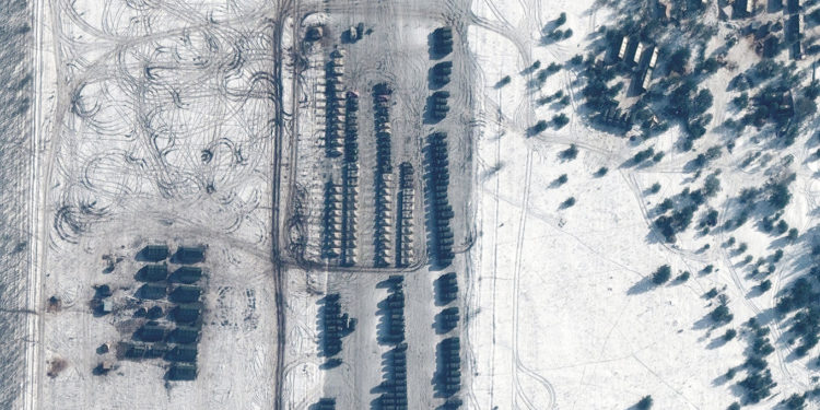 Ουκρανία: Νέα συγκέντρωση ρωσικών δυνάμεων στα σύνορα – Αποκαλυπτικές δορυφορικές εικόνες