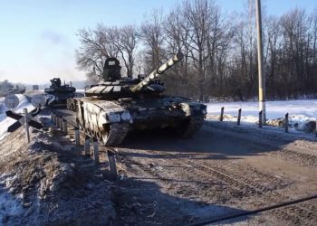 Ρωσία: «Τέλος» οι ασκήσεις στην Κριμαία – Αποσύρονται τα στρατεύματα [vid, pics]