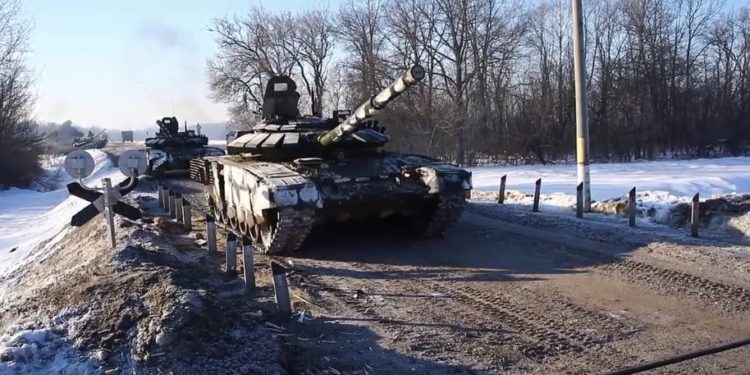 Ρωσία: «Τέλος» οι ασκήσεις στην Κριμαία – Αποσύρονται τα στρατεύματα [vid, pics]