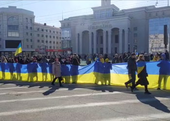 Ουκρανία: «Ύπο τον πλήρη έλεγχό μας Μελιτόπολη και Χερσώνα» λένε οι Ρώσοι – Υποστολή ουκρανικής σημαίας στη Μελιτόπολη