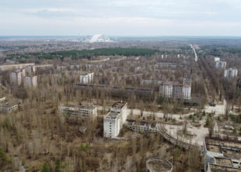 Αδιανόητο «έγκλημα» στο Τσερνόμπιλ: Ρώσοι στρατιώτες έσκαψαν χαρακώματα κοντά στη «σαρκοφάγο» [vids, pic]