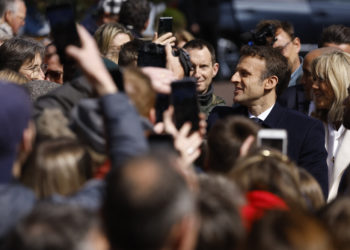 Μακρόν VS Λεπέν: Αμφίρροπη μάχη στον β’ γύρο της 24ης Απριλίου