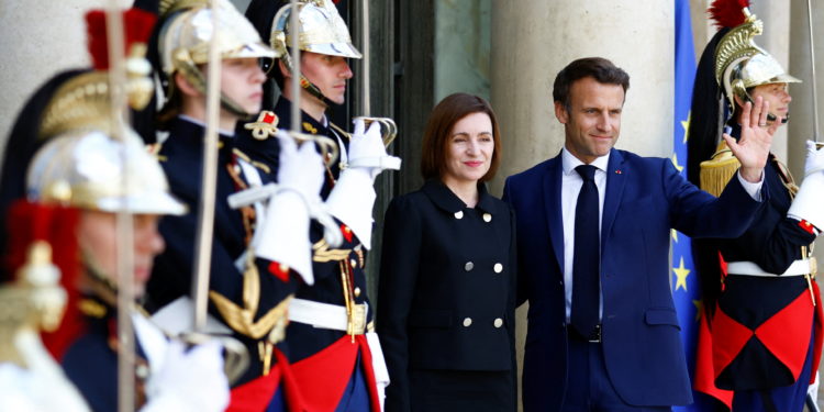 Μακρόν: «Η ΕΕ να αποφασίσει σύντομα σχετικά με την ένταξη της Μολδαβίας – Ο πόλεμος μπορεί να επεκταθεί»