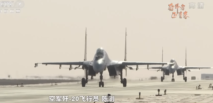 J-20: Κινέζος πιλότος αποκαλύπτει πως γίνεται η μετάβαση από τα J-10 στα μαχητικά πέμπτης γενιάς