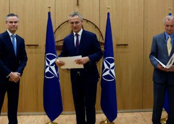 ΝΑΤΟ: Η Σουηδία και η Φινλανδία κατέθεσαν επισήμως αίτημα για την ένταξή τους στη Συμμαχία