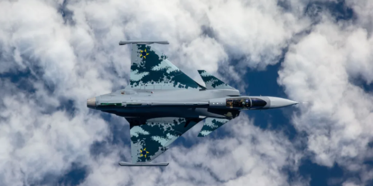 Gripen: Η Βραζιλία αγοράζει τέσσερα ακόμα μαχητικά – Θέλει διπλασιασμό του στόλου