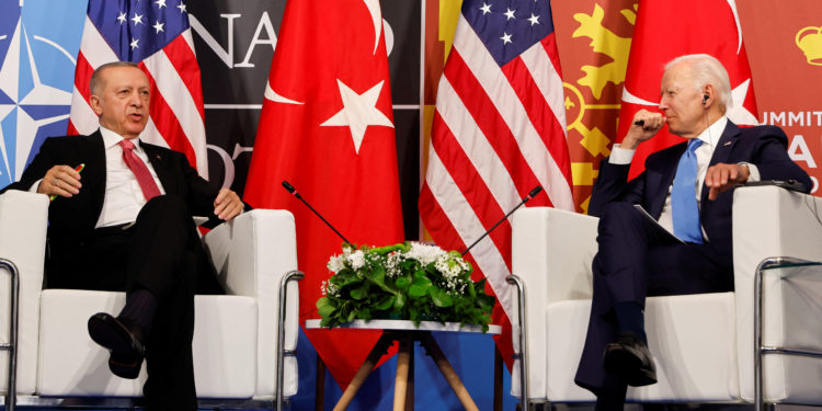 NATO: Σε εξέλιξη η συνάντηση Ερντογάν – Μπάιντεν