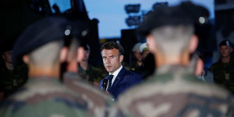 Μακρόν: Κάποια στιγμή η Ουκρανία θα πρέπει να διαπραγματευθεί με την Ρωσία