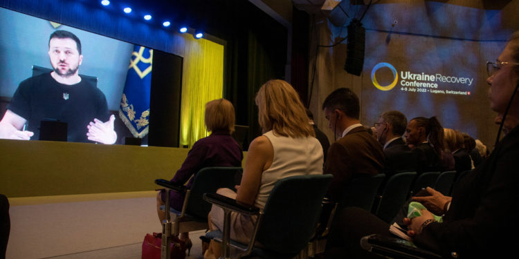 Ζελένσκι: Η ανοικοδόμηση της Ουκρανίας είναι το κοινό καθήκον ολόκληρου του δημοκρατικού κόσμου