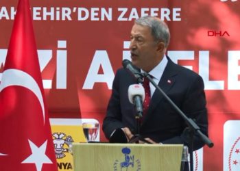 Νέο σώου Ακάρ: «Κάθε λεπτό, κάθε δευτερόλεπτο κι ένα ψέμα από την Ελλάδα»