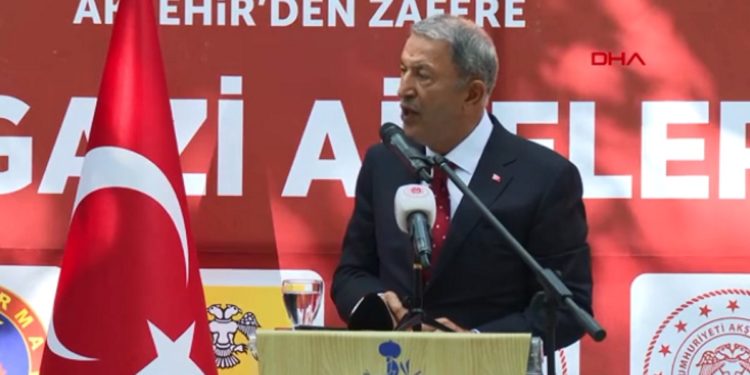 Νέο σώου Ακάρ: «Κάθε λεπτό, κάθε δευτερόλεπτο κι ένα ψέμα από την Ελλάδα»