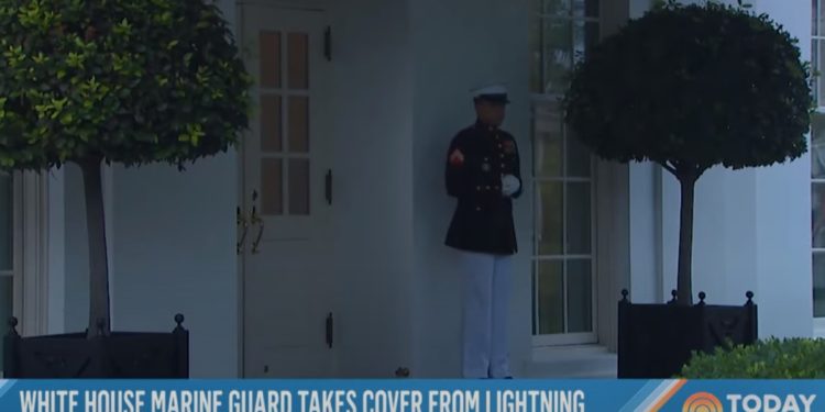 Λευκός Οίκος - κεραυνοί - φρουρός