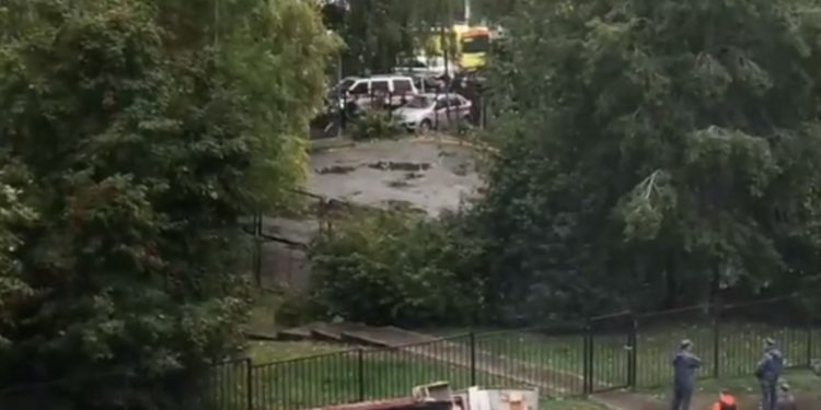 Ρωσία - σχολείο - ένοπλος