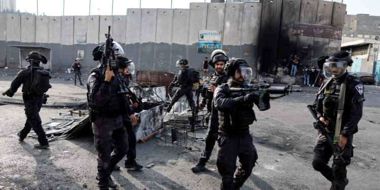 Ισραήλ: Ξεσηκώθηκαν οι Παλαιστίνιοι – Ο στρατός έκλεισε τους δρόμους στη Νάμπλους [pics]