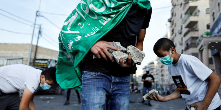 Ισραήλ: Ξεσηκώθηκαν οι Παλαιστίνιοι – Ο στρατός έκλεισε τους δρόμους στη Νάμπλους [pics]