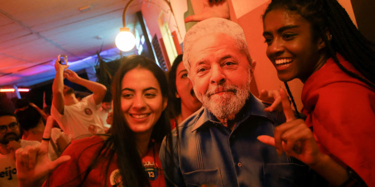 Βραζιλία: Νίκη «πάνω στο νήμα» για τον Λουΐς Ινάσιου Λούλα ντα Σίλβα