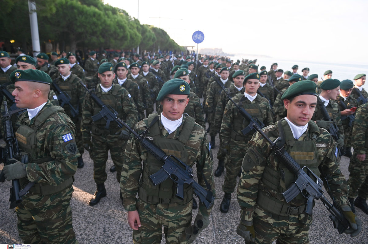 στρατιωτική παρέλαση