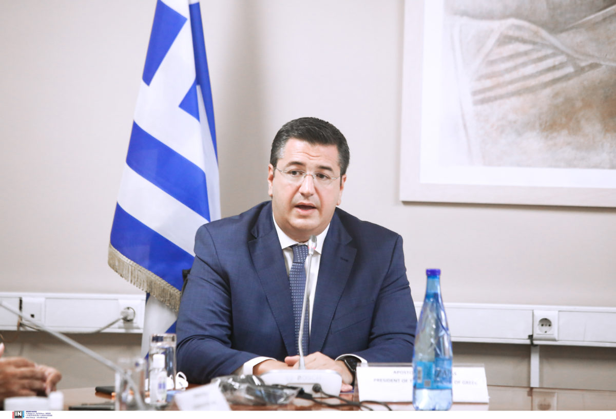 Απόστολος Τζιτζικώστας