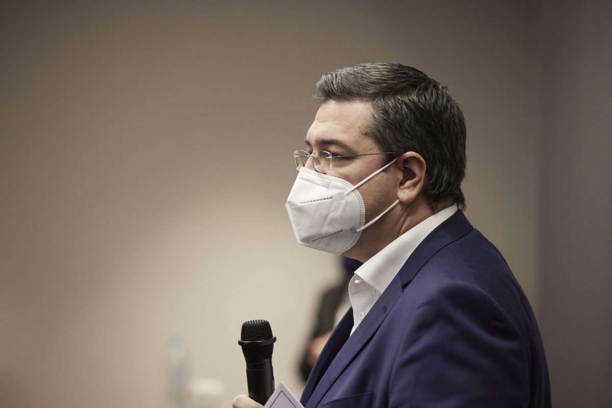 Απόστολος Τζιτζικώστας