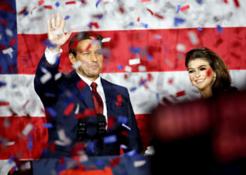 Ρον ΝτεΣάντις: Το ανερχόμενο αστέρι των Ρεπουμπλικάνων πιθανότερος αντίπαλος του Τραμπ για το 2024