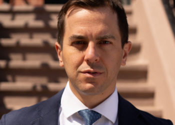 ΗΠΑ – Ενδιάμεσες εκλογές 2022: Εξελέγη στη Βουλή και ο γιός του Μενέντεζ