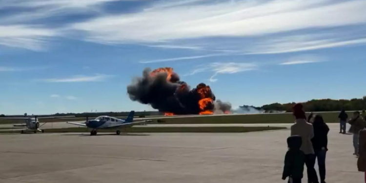 Ντάλας: Έξι νεκροί από σύγκρουση δύο στρατιωτικών αεροσκαφών του Β’ Παγκοσμίου σε αεροπορική επίδειξη [vid]