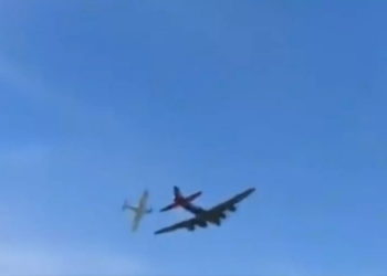 σύγκρουση αεροσκαφών - επίδειξη