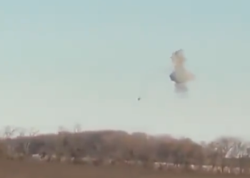 Ka-52: Ουκρανοί στρατιώτες κατέρριψαν άλλον ένα ρωσικό «αλιγάτορα» πάνω από το Λουγκάνσκ [vid]