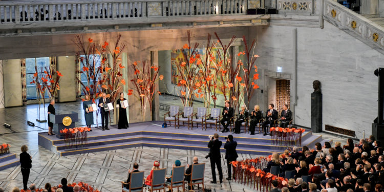 Νόμπελ Ειρήνης: Ομοβροντία κατά της ρωσικής εισβολής στην Ουκρανία από τους βραβευθέντες