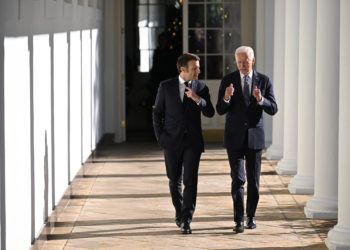 Kh-55: Οι ρωσικοί πύραυλοι εκτοξεύονται χωρίς πυρηνικές κεφαλές «για να μπερδέψουν την ουκρανική αεράμυνα»