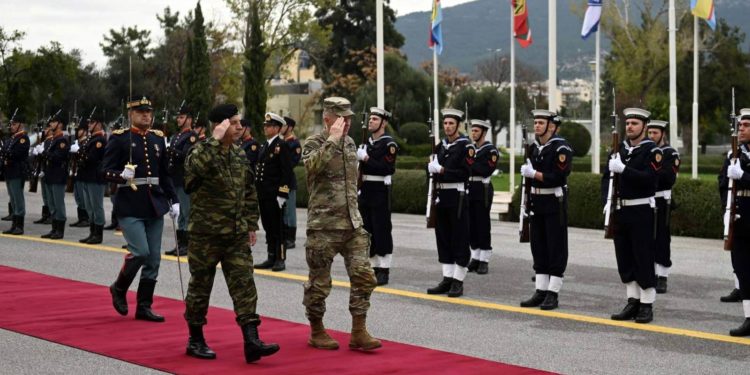 Α/ΓΕΣ: Υποδέχθηκε τον Αρχηγό του Στρατού των ΗΠΑ – Τι συζητήθηκε [vid,pics]