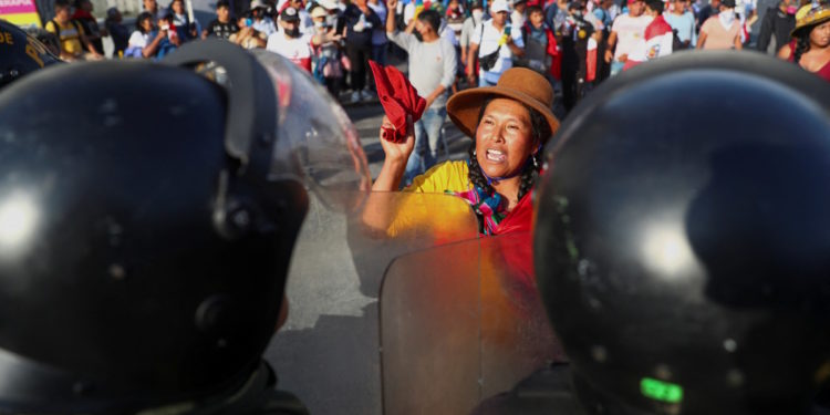 Περού: «Τώρα εμφύλιος πόλεμος!», διαμηνύουν διαδηλωτές [pics]