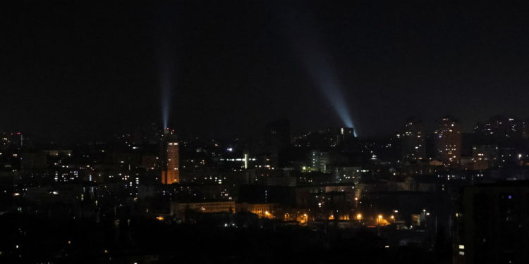 Ουκρανία: Ρωσική επίθεση λίγα λεπτά μετά την αλλαγή του χρόνου – Ζελένσκι: Θα μαχόμαστε μέχρι την τελική νίκη [vid]