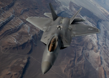 F-22: Η USAF απέκλεισε τα stealth μαχητικά από το νέο σύστημα διαχείρισης μάχης – Τι σημαίνει αυτό