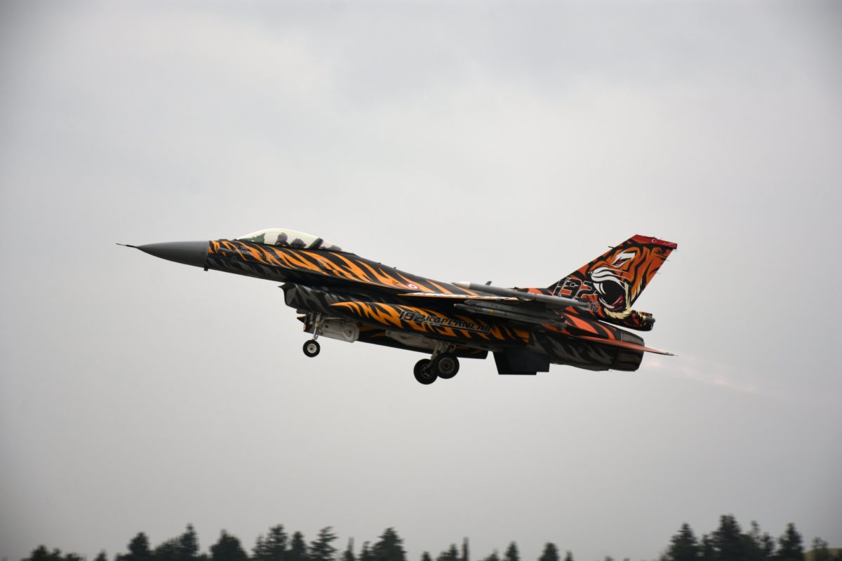 F-16