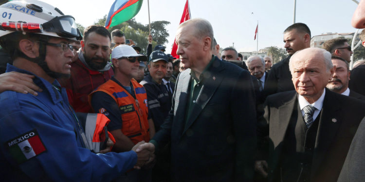 Ερντογάν: Δεσμεύεται ότι θα λογοδοτήσουν όσοι ευθύνονται για τους χιλιάδες θανάτους από τους φονικούς σεισμούς