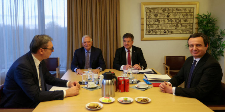 Βούτσιτς – Κούρτι: Συνάντηση στην Οχρίδα για την εξομάλυνση των σχέσεων Σερβίας – Κοσόβου