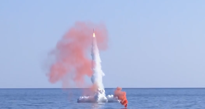 Kalibr: Ρωσικό υποβρύχιο κλάσης Kilo κάνει ασκήσεις με πυραύλους στα ανοιχτά της Ιαπωνίας [vid]