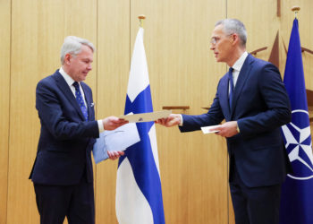 NATO: Σφραγίστηκε η «ήττα» του Πούτιν – Και επίσημα μέλος της Συμμαχίας η Φινλανδία [pics,vids]